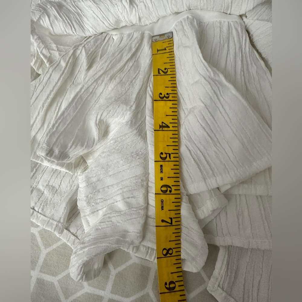 Short romper, jumpsuit, V cut at the top, crossed straps at the back - Picture 16 of 17